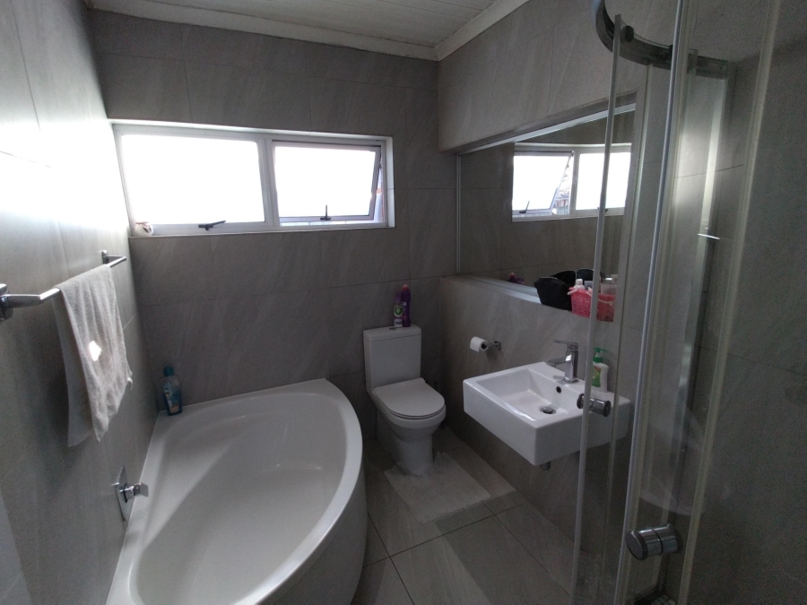 2 Bedroom Property for Sale in Sunnyridge Eastern Cape